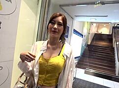 このビジュアルでこのエロさ、反則級！！マネキンのようなギャル！！完璧な美貌と水着が映える見事なクビレの極上ボディ！！part1