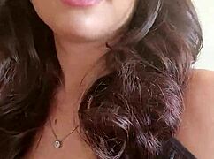 Eu Me Maquiando E Arrumando O Cabelo Com Tesão Quero Um Safado Para Me Comer E Gozar Dentro Do Meu Cu