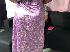 mientras espero a mi novia la suegra se pone cachonda con sus grandes atributos