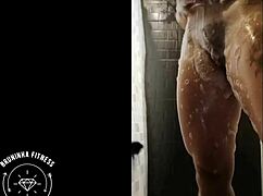 ruiva cavala depila bucetinha no banho e deixa lisinha - completo no red