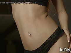 hey, solo gal rubs fur pie thoroughly