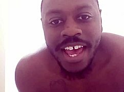 I masturabte in the miror for a selfie