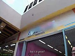 Mallcuties - Plachá tínedžerka 18+ verejne s kamoškou