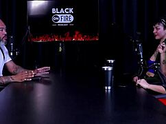 Safada faz uma dança sensual após dizer que sempre trabalhou com arte