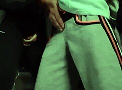 Мы ебемся горячо и страстно в одежде, девчонки улетают в оргазм