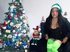 Llego El Grinch En Modo Sexy. Big Ass Exhibitionist Flashes Huge Tits.