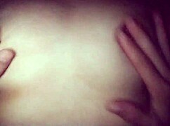 Meu marido chupa minha buceta e brinca com meus peitos, fingering and licking until orgasm with pierced nipples