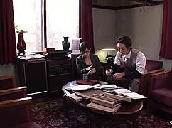 เลขาญี่ปุ่น 18+ ล่อลุงแก่เหี้ยมอมควยอ้วนใน JAV