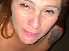 ruivinha safada sucking her husband at the club