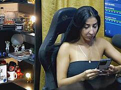 Ruan shows his cock to renatinha mello, she loves it, did they hook up?