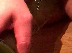 Wow, found my friend's dildo and used it in secret!