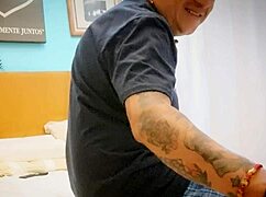 compañero del trabajo me visita y terminamos haciendo un 69 con el vestido que me regaló