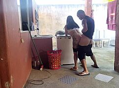 Minha esposa saiu e a empregada n�o resistiu meu pau ereto