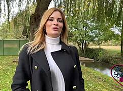 rose magnifique blonde de 22ans adore le sexe, shes so sexy and loves it all.