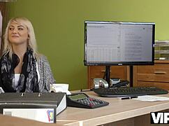 Dulce nena gives her pussy to a naughty loan agent