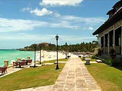 preciosa negrita dominicana follando por primera vez ante las camaras con victor bloom