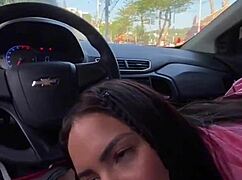 kriok - novinha foi pega fazendo boquete no carro a luz do dia