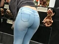 culona with tight jeans teasing