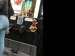 culona with tight jeans teasing