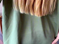 Estoy caliente y me follo a mi hermanastro hasta correrme