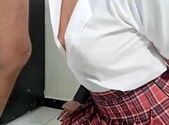 chica virgen en casting porno chupando pene del esposo de amiga