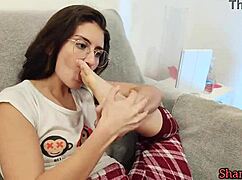 brunette girlfriend sucks toes in early morning foot fetish session