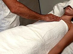 pervert masseur fucks horny patient 😏