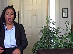 Nyssa Nevers Assists Maxine X in Relaxation