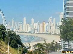 ela completou 18 anos e chamou o amigo pra tirar a virgindade dela no meio do mato