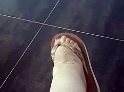 i got this petite vid for foottichists