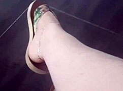 i got this petite vid for foottichists