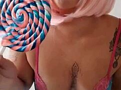 a delícia que é chupar um homem que nem uma puta em exposição pública