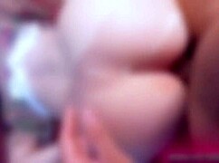 professora milf agrada aluno na sala de aula