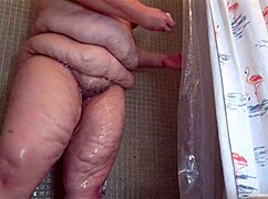 Big juicy fat ass white bbw milf showers with huge pussy lips exposed