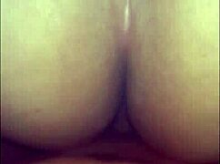 Mi media prima me lo chupa y me le vengo encima!