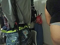 Madrastra Sexy Cleans Bedroom In Thong And Records For Stepson