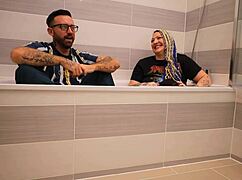 livie chats from the bath as frankie jax reveals her backstage secrets