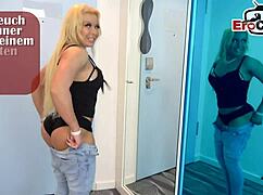 Deutsche MILF Verführt zu MMF Dreier Double Penetration im Fahrstuhl