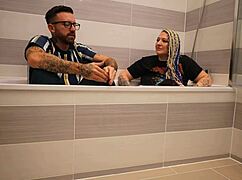 livie chats from the bath as frankie jax reveals her backstage secrets