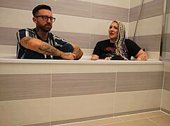 livie chats from the bath as frankie jax reveals her backstage secrets