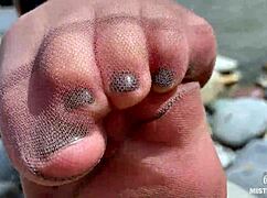 wanna worship goddess's nylon toes riverside?