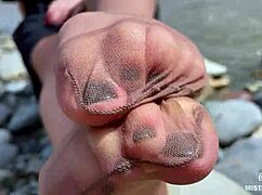 wanna worship goddess's nylon toes riverside?