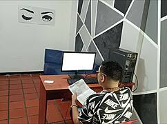 follo a la criada que resulta hermanastra de mi amigo en oficina 🔥🍑