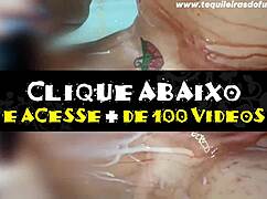 Sorteio do assinante traz vinho com leite da moça sexy no webcam