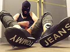 i love wanking off in my tight sneakers so much