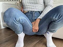 stepmom soaks her tight wet leggings squirting cum during intense fingering massage