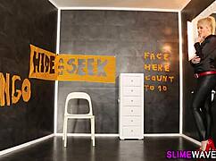 hey wanna see this glam whore get messy bukkake facial in gloryhole heels? 😈💦