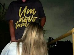 esposa gozando tres vezes esfregando sem camisinha oral publico na frente do corno tatuada