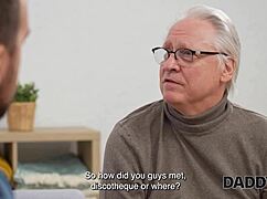 קלייטומנית הופכת למכונת סקס בהפתעת קוקולד בלונדינית מטורפת עם אבא