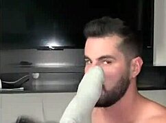 muscular brazilian bodybuilder slut chupando pau enorme no casting